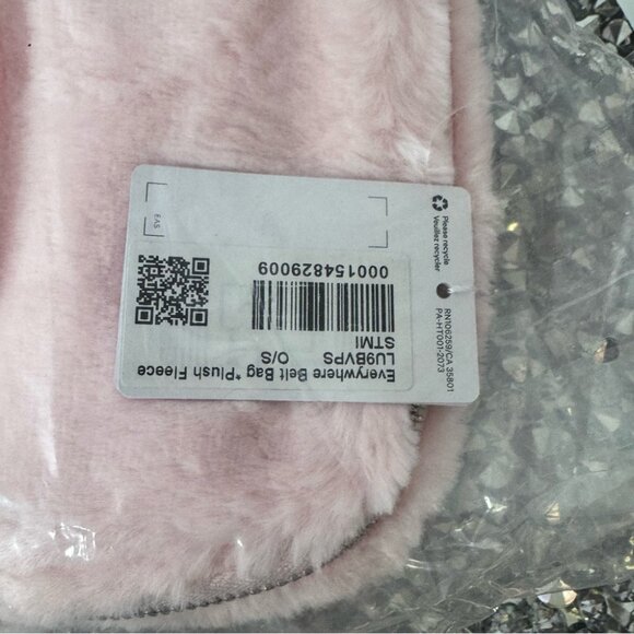 Lululemon Everywhere Belt Bag Plush Fleece strawberry milkshake furry fuzzy - Picture 6 of 10